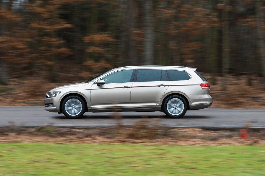  Volkswagen Passat Estate BlueMotion 2015 года  (UK) (фото 20 из 30)